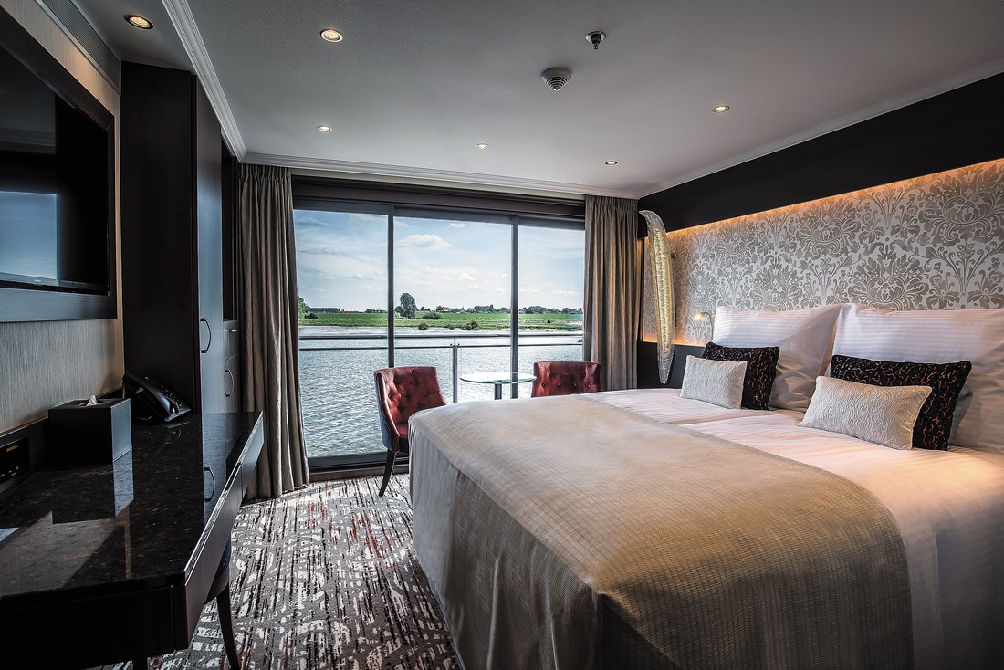Diamond Deck Standard Suite